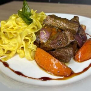 Tallarines en salsa huancaina con lomo saltado - Image 1