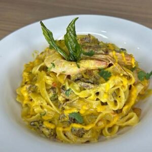 Tallarines en salsa huancaina con mariscos - Image 2