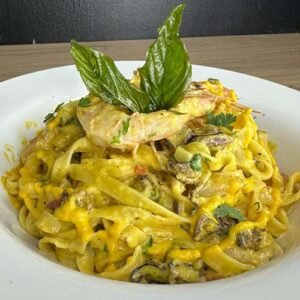 Tallarines en salsa huancaina con mariscos - Image 1