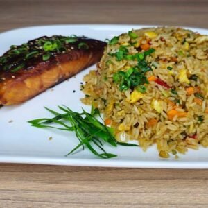 Teppan de salmon yakimeshi - Image 1