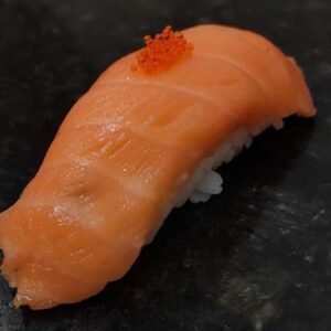 Nigiri de salmón - Image 1