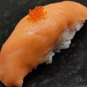 Nigiri de salmón - Image 2